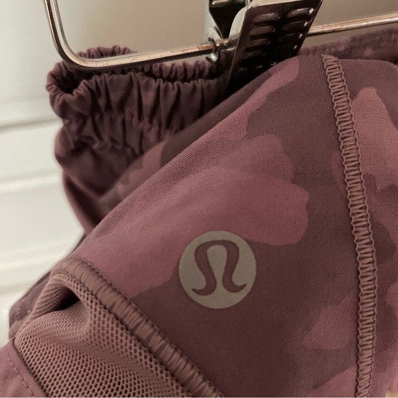 RARE!!!  Lululemon Shorts size 6 - Picture 3 of 4